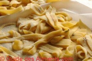 Scialatielli fait maison avec de la farine blanche