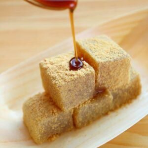 Kuzumochi avec kuromitsu