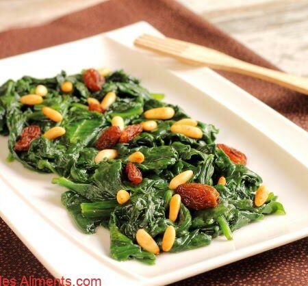 Épinards à la catalane, aux raisins secs et aux pignons de pin