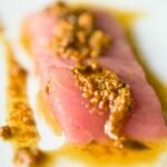 Sashimi de thon mariné au curcuma et gingembre