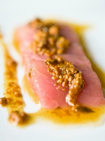 Sashimi de thon mariné au curcuma et gingembre