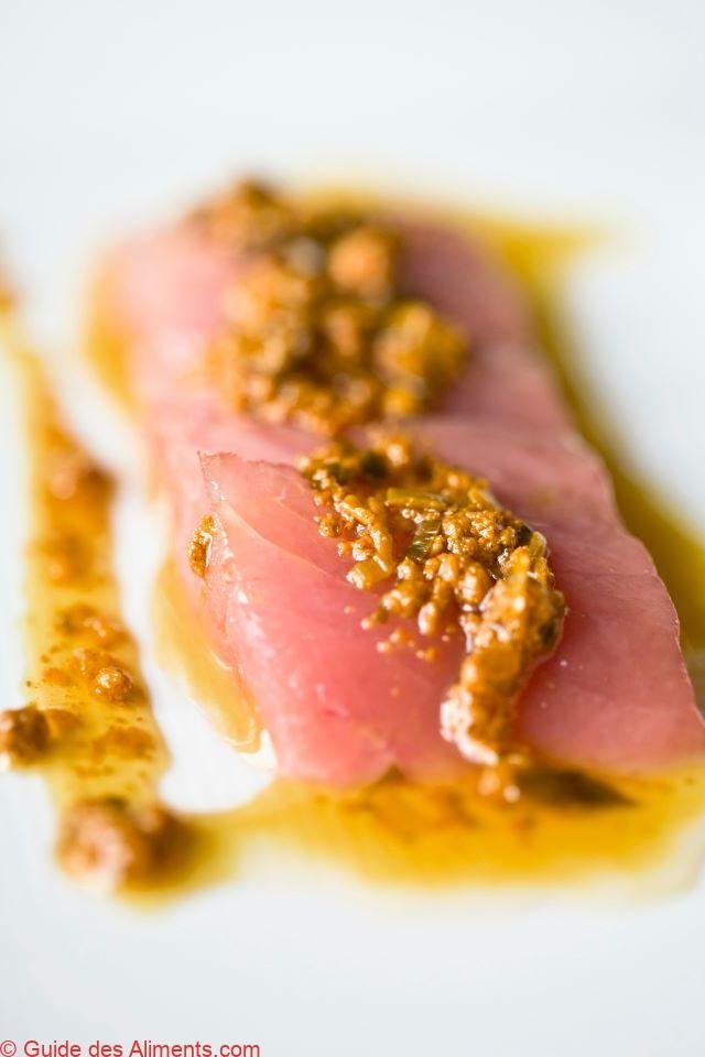 Sashimi de thon mariné au curcuma et gingembre