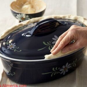 Luter le couvercle avec de la pâte