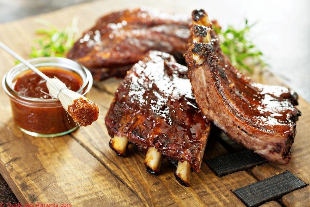 Côtes levées grillées avec sauce barbecue