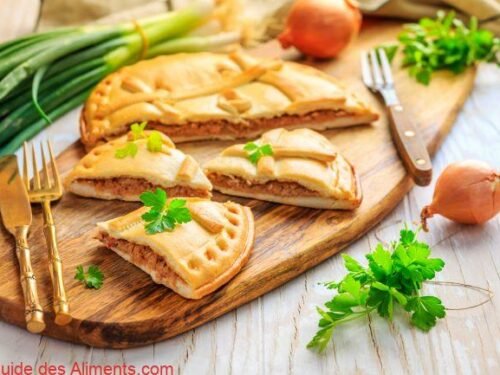 Empanada - tarte traditionnelle farcie au thon, cuisine galicienne
