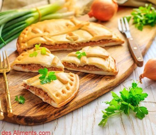 Empanada - tarte traditionnelle farcie au thon, cuisine galicienne