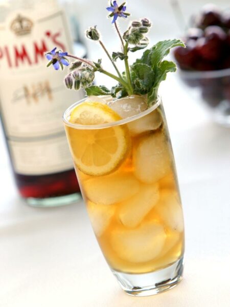 Le Pimm's Cup est un cocktail tr&egrave;s rafra&icirc;chissant et parfait pour les journ&eacute;es chaudes d'&eacute;t&eacute;. Il est tr&egrave;s populaire en Angleterre, o&ugrave; il est souvent servi lors des &eacute;v&eacute;nements sportifs, des garden-parties et des barbecues.