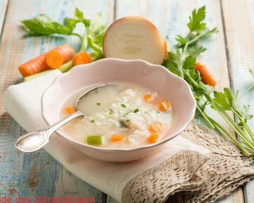 soupe de riz aux carottes, c&eacute;leri, oignon et persil