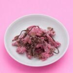 fleurs de cerisier marinées au sel