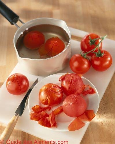 Comment monder et &eacute;plucher les tomates