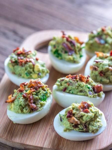 Deviled eggs au guacamole et bacon grillé