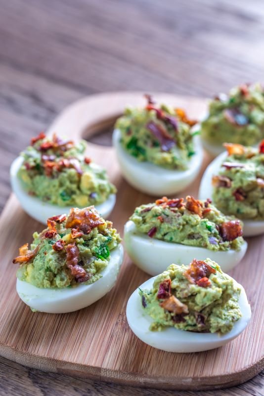 Deviled eggs au guacamole et bacon grillé