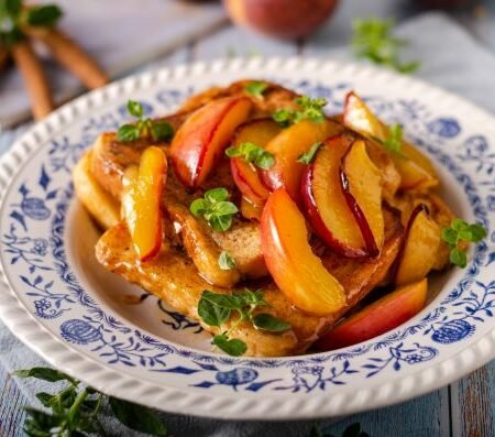 Pain perdu à la pêche caramélisée