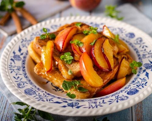 Pain perdu &agrave; la p&ecirc;che caram&eacute;lis&eacute;e