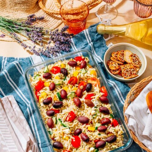 salade de p&acirc;tes &agrave; l'orzo maison avec feta, olives et tomates