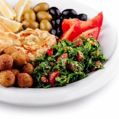 Assiette de mezze méditerranéens fait maison