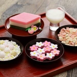 Nourriture, boissons et offrandes pour le Hinamatsuri japonais