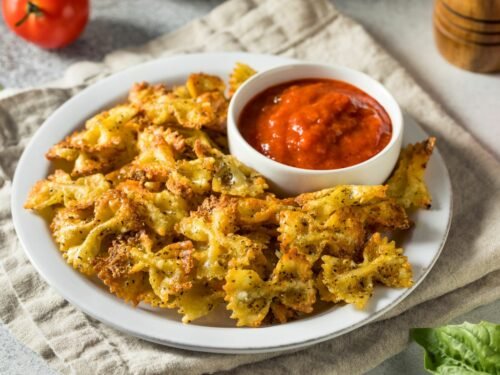 Farfalle frites pour l'apéro, sauce marinara
