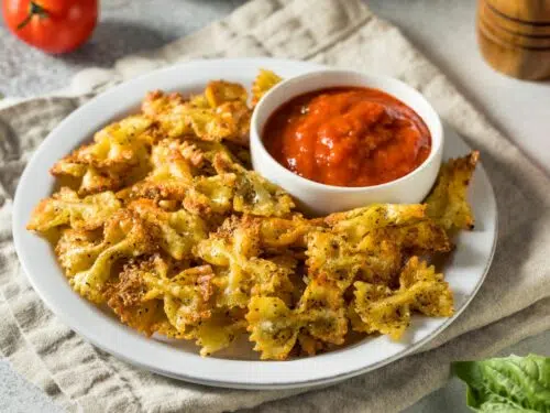 Farfalle frites pour l'ap&eacute;ro, sauce marinara