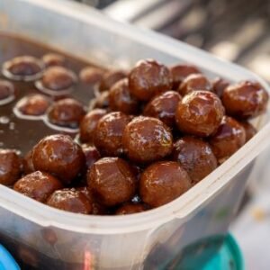 Des coyules glacées au miel (fruit du palmier Acrocomia aculeata), un bonbon mexicain