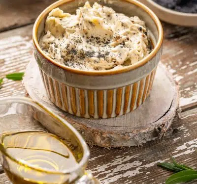 Beurre de truffe maison &agrave; l'huile d'olive et au sel noir