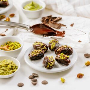 dattes fourr&eacute;es &agrave; la mousse &agrave; la pistache