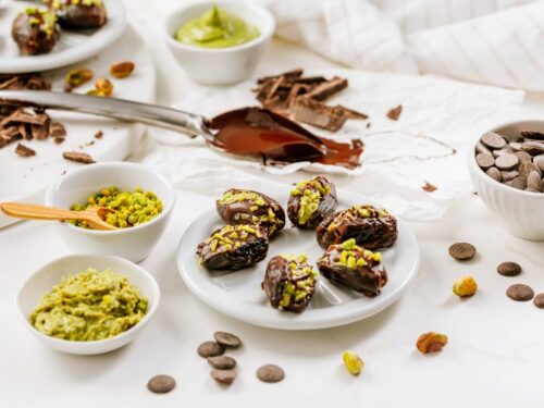 dattes fourr&eacute;es &agrave; la mousse &agrave; la pistache