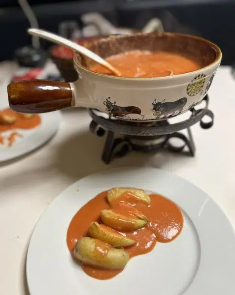 Fondue valaisanne à la tomate