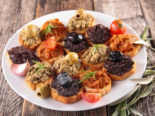 canapés assortis aux 3 tapenades