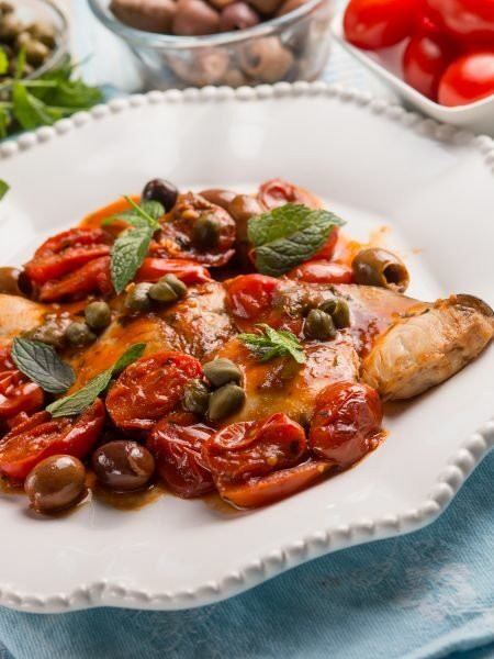 espadon aux olives, câpres et tomates