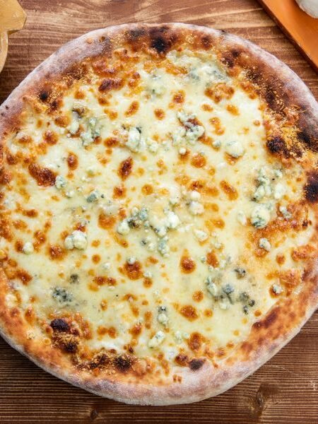 Pizza quattro formaggi