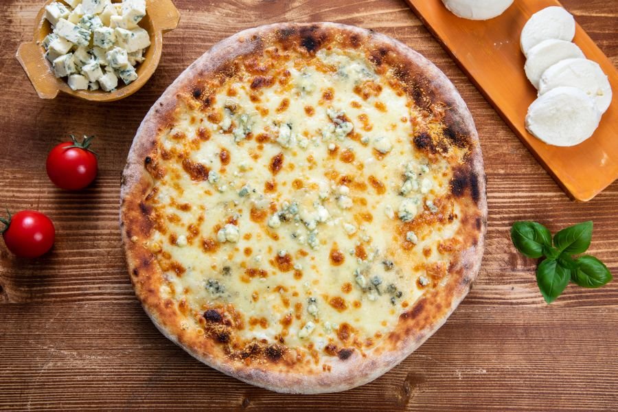 Pizza quattro formaggi