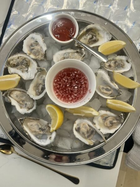 Plateau d’huîtres, sauce mignonette