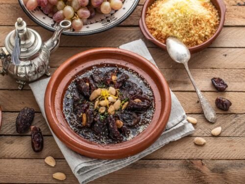 Tajine marocain de b&oelig;uf aux dattes et aux amandes